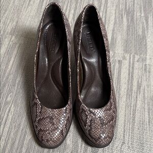Born Women's Brown Snake Print Shoes Size 6.5